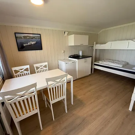 Κάμπινγκ Sveastranda 4*